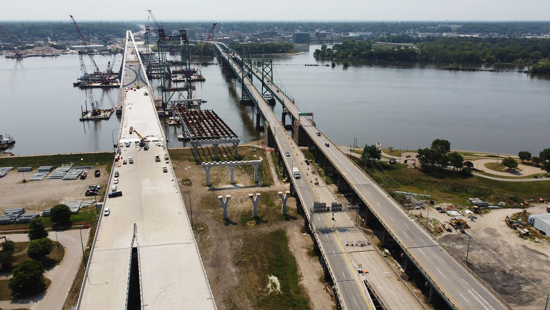 082520-qc-nws-bridge-009